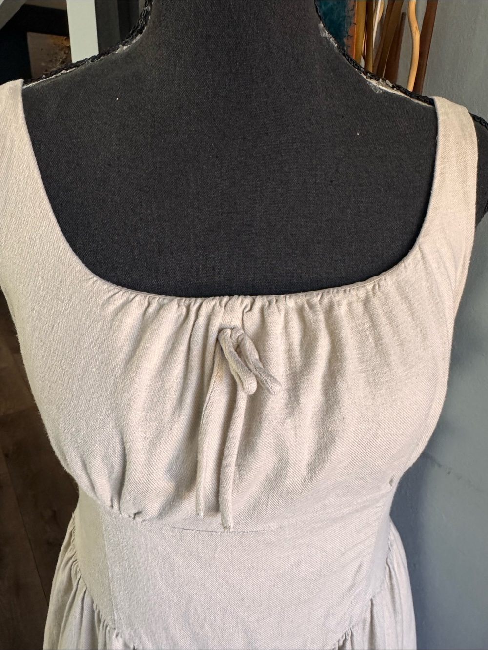 House of Harlow 1960 Neutral Midi Dress with Scoop Neck, size Medium - Picture 7 of 10